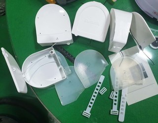 특허출원 / 안전모 보온 귀마개 도장 작업중